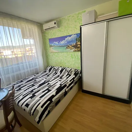 Kiro'ss Flat Lägenhet Slăntjev Brjag